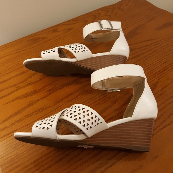 Cato White Wedge Sandals - Picture 3 of 7